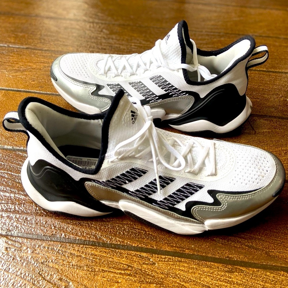 Adidas shoes for men used in very good condition in white and black color size13